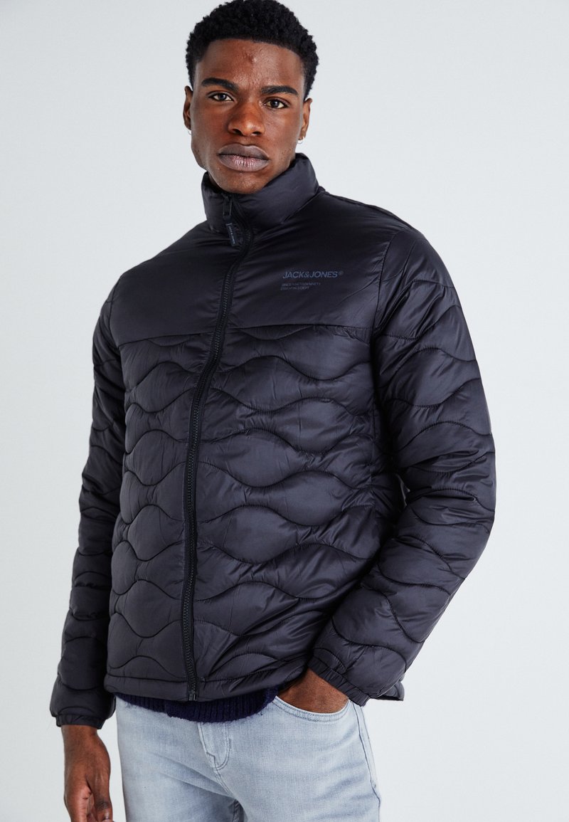 Jack & Jones JJENOAH PUFFER COLLAR - Ľahká bunda - black