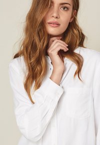 Next CASUAL BOYFRIEND  - Užsagstoma palaidinė - white