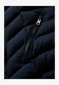 Geselecteerd, eclipse navy