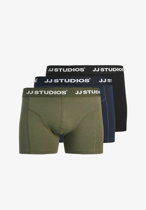 Drie paar JJ Studios boxershorts in olijfgroen, marineblauw en zwart. Elk heeft een brede zwarte tailleband met het merklogo in het wit.
