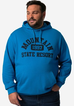Felpa blu a maniche lunghe con tasca anteriore e scritte grafiche nere che recitano "MOUNTAIN STATE RESORT 1997". Materiale in cotone, vestibilità comoda.