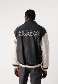 HUGO LIMER - Bomberjacks - black