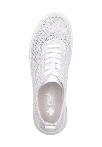 Baskets blanches avec un dessus texturé et tissé, bout rond et lacets blancs. Semelle intérieure rembourrée avec logo en relief, semelle en caoutchouc avec accent à l'arrière.