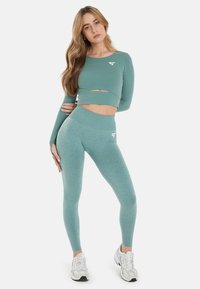 SQUATPROOF HOLLOW OUT CROPPED  - Top dugih rukava - water blue