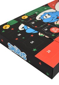 Calendario dell'Avvento a tema Puffi in nero con pattern di stelle colorate, porte numerate e logo "I PUFFI"; taglia indicata 35-41.