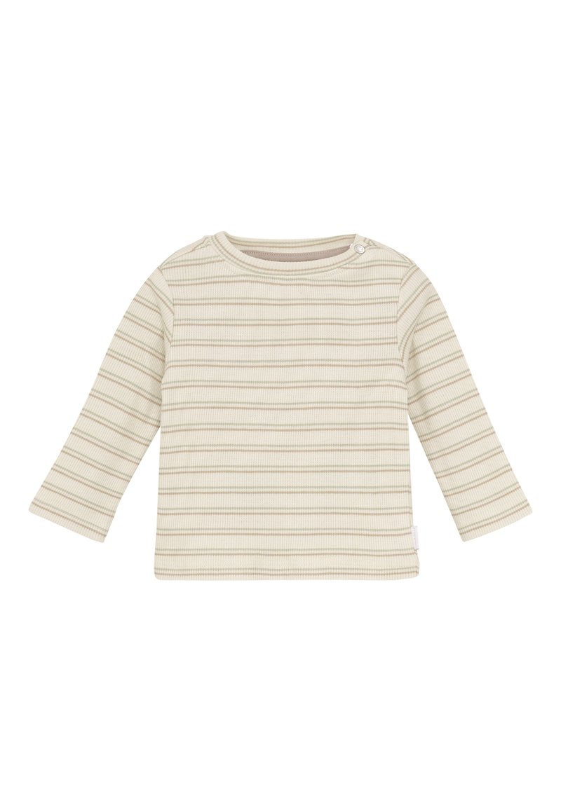 Romantisch crèmekleurig babyshirt met lange mouwen, voorzien van dunne horizontale beige en licht olijfgroene strepen en een knoopsluiting nabij de linkerschouder.