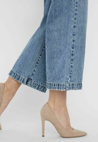 Vero Moda Flared-farkut - light-blue denim