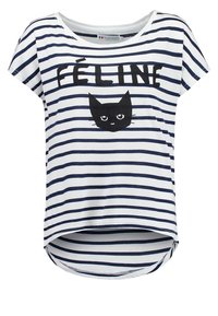 Camiseta de manga corta a rayas con rayas en azul marino y blanco, escote redondo, dobladillo asimétrico y un gráfico de un gato negro con el texto "FÉLINE."
