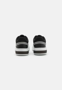 EA7 Emporio Armani SUMMER COURT - Tenisice - black/white