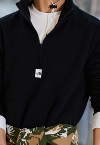 The North Face Sweatshirt - black