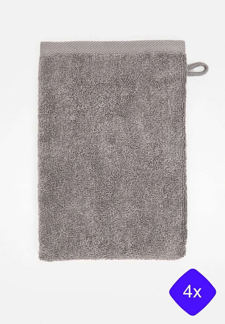 Serviette grise avec une surface en éponge texturée et une bordure tissée en haut, ainsi qu'une boucle de suspension. Paquet de quatre indiqué par une icône violette.