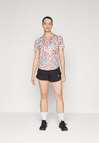 ASICS ROAD ALL OVER PRINT TOP Sports T-shirt birch/off-white