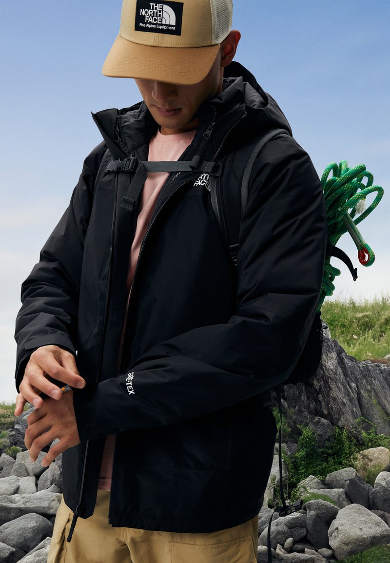 The North Face MOUNTAIN LIGHT TRICLIMATE THREE IN ONE GORE-TEX JACKET - Ūdensnecaurlaidīga jaka - black