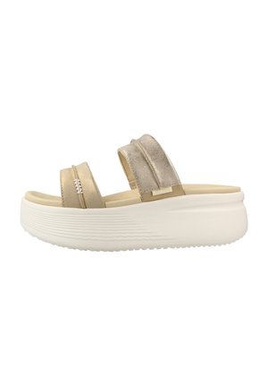 Beige platformsandal med to brede metallic stropper og en tyk hvid tekstureret sål, designet til afslappet brug.