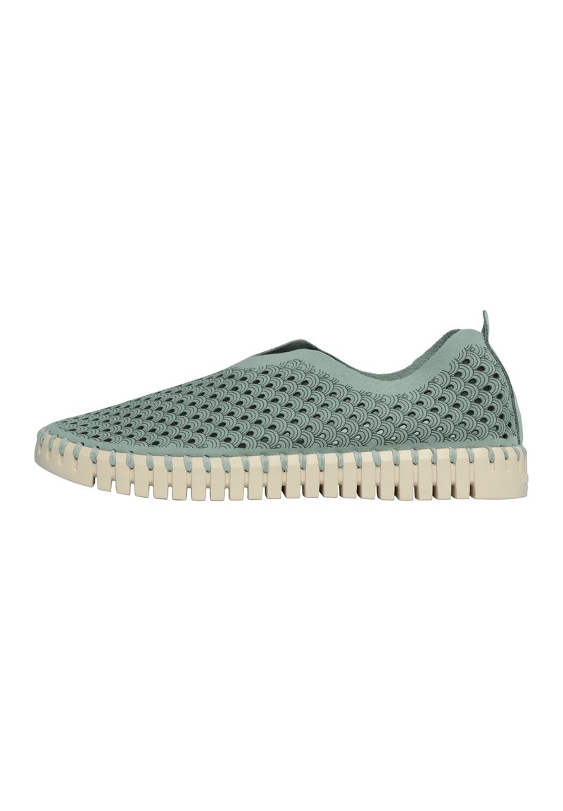 Schlupfschuhe mit einem hellgrünen gewebten Obermaterial und einer beigen Gummisohle mit strukturierten Details, die Atmungsaktivität und Komfort bieten.