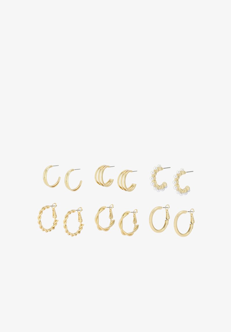 Kulta korvakoruja, joissa on erilaisia muotoiluja: kaksi tasaista rengasta, kaksi kiemuratulevaa rengasta, yksi kolmoisrengas ja parit, joissa on helmiakselointi.