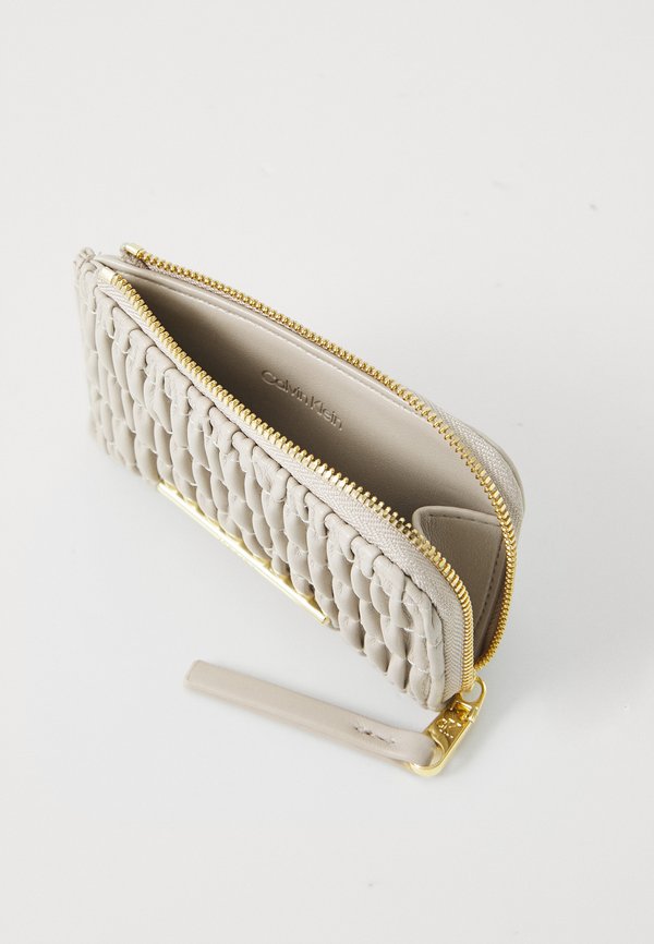 RUCHED MED ZIP - Wallet - chateau4