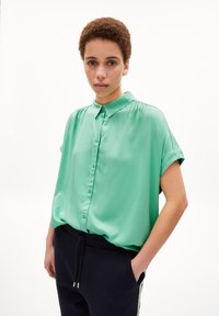 ARMEDANGELS ZONYAA  - Button-down blouse - bright lime