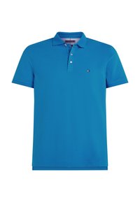 Polo tričko s krátkým rukávem v jasně modré barvě z bavlněné tkaniny, které má dvouknoflíkovou légou, límec a malé logo na hrudi.