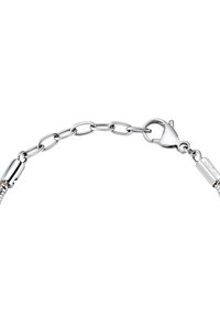 Bracciale d'argento con design a catena a link, chiusura a moschettone e superficie liscia. Accentata con un marchio riconoscibile su un link.
