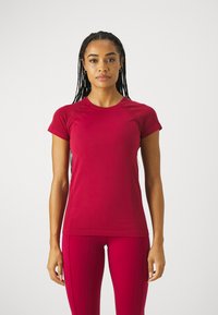 Sweaty Betty ATHLETE SEAMLESS WORKOUT - Sportiniai marškinėliai trumpomis rankovėmis - vamp red