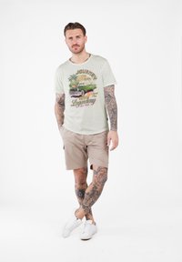 Key Largo MT JOURNEY ROUND - Camiseta estampada - offwhite