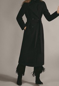 Massimo Dutti Klassischer Mantel - black