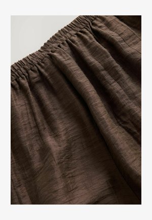 Brown elasticized waistband with textured fabric, featuring soft, wrinkled folds and a rich, earthy tone. Suitable for casual wear.
