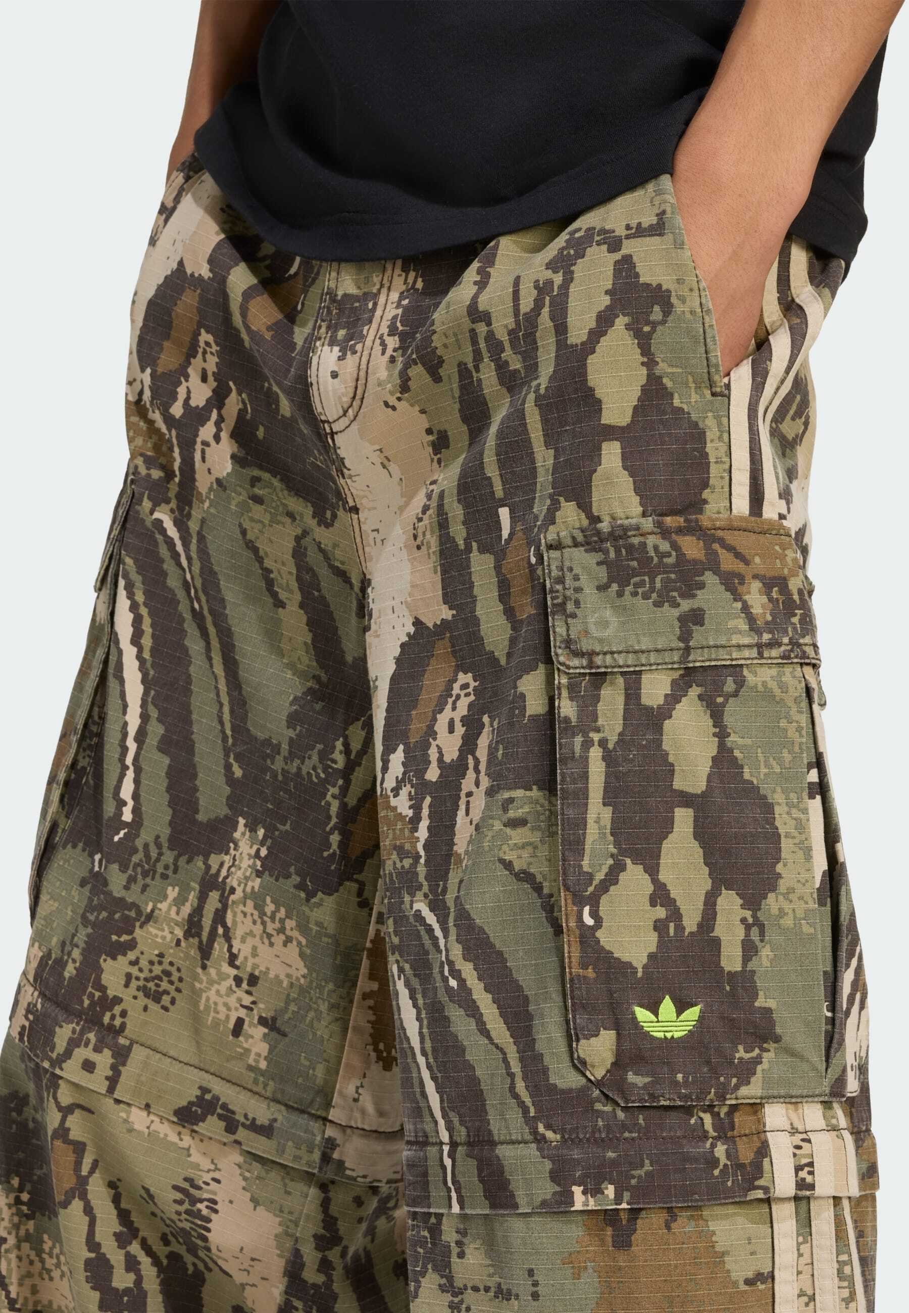 adidas Originals ZIPOFF - Cargo trousers - multicolor orbit green