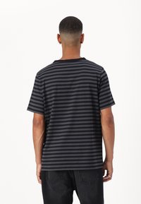 Marimekko TASARAITA UNISEX - Tricou basic - black/dark grey