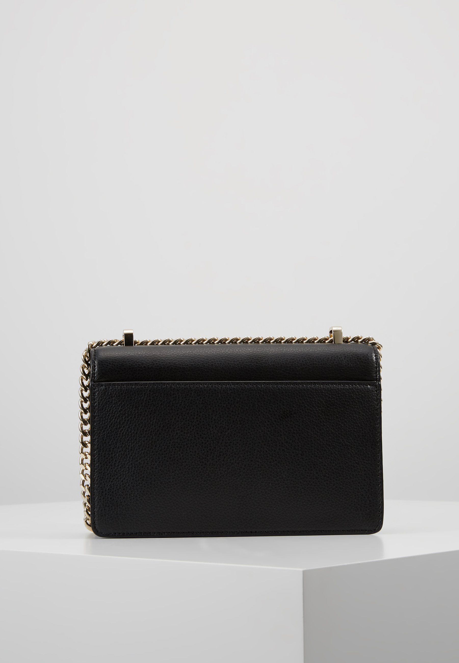 DKNY ELISSA SMALL SHOULDER FLAP Axelremsväska black DKNY ELISSA SMALL SHOULDER FLAP Axelremsväska black