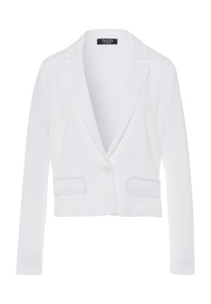 Blazer blanc coupé avec un tissu texturé, revers crantés, fermeture à un seul bouton et accents en fausse fourrure sur les poches.