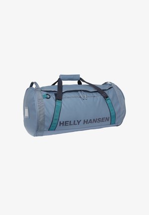Jasnoniebieska cylindryczna torba typu duffel z turkusowymi i czarnymi uchwytami, główną komorą na zamek oraz logo "HELLY HANSEN" po boku.