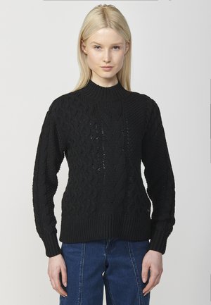 Pulover gros negru tricotat, cu guler și manșete ribbate, având un model texturat de cablu și o croială lejeră.