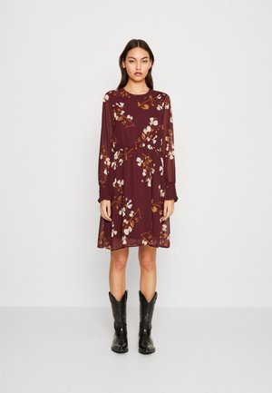 Vero Moda VMSMILLA DRESS - Φόρεμα ημέρας - winetasting/hallie