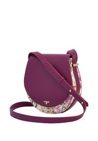 Borsa a tracolla viola in pelle con base a stampa floreale, forma curvata, dettagli dorati e tracolla rimovibile.