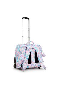 Rullväska med pastellblommönster i rosa, lila och aqua; har ett utdragbart handtag, framfickor och en fluffig charm.