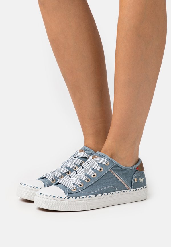 Sneaker low - himmelblau