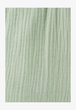 Šviesiai žalia tekstūruota medžiaga su susigūžusiu paviršiaus raštu, pagaminta iš minkštos, kvėpuojančios medžiagos, su vertikaliais bangelėmis visame paviršiuje.