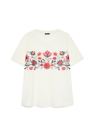 Biała koszula z krótkim rękawem z okrągłym dekoltem i poziomym kwiatowym haftem w kolorach czerwonym, różowym, niebieskim i zielonym na wysokości klatki piersiowej.