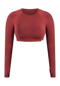 Langdurig, cropped sporttop met lange mouwen in diep rood, voorzien van duimgaten en naadloze constructie.