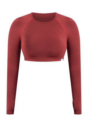 Langdurig, cropped sporttop met lange mouwen in diep rood, voorzien van duimgaten en naadloze constructie.