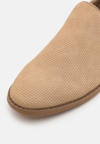 Pier One Slippers - beige