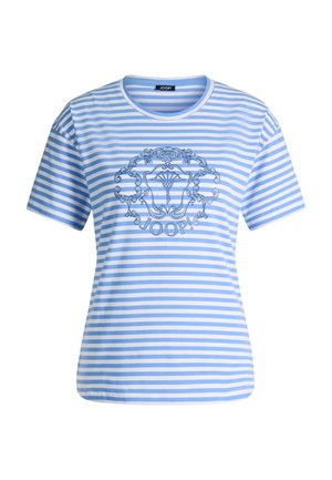 Lichtblauw-wit horizontaal gestreept T-shirt met korte mouwen, een ronde hals en een decoratief embleem met een schelp en tekst op de borst.