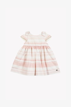 Gestreepte jurk met korte mouwen, gemaakt van roze en witte stof, met een gestructureerd patroon en een geplooide rok. Kleine strikjes als accenten op de schouders.