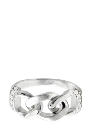 Bague en argent sterling avec un design de chaîne torsadée. Présente des textures polies et brossées, rehaussée de petites pierres claires sur un côté.