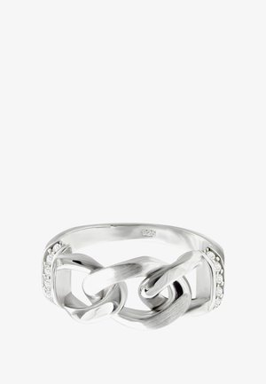Bague en argent sterling avec un design de chaîne torsadée. Présente des textures polies et brossées, rehaussée de petites pierres claires sur un côté.
