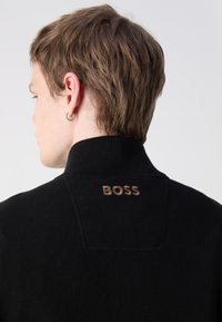 BOSS - Sweter
