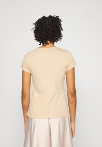 Calvin Klein Jeans MONOLOGO SLIM TEE 2 PACK - T-shirt básica - tawny sand/bright white