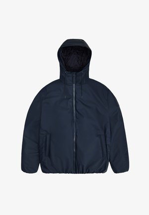 Marineblauwe pufferjack met een capuchon, ritssluiting aan de voorkant, elastische manchetten en twee zijzakken. Glad, glanzend stof met een ontspannen pasvorm.